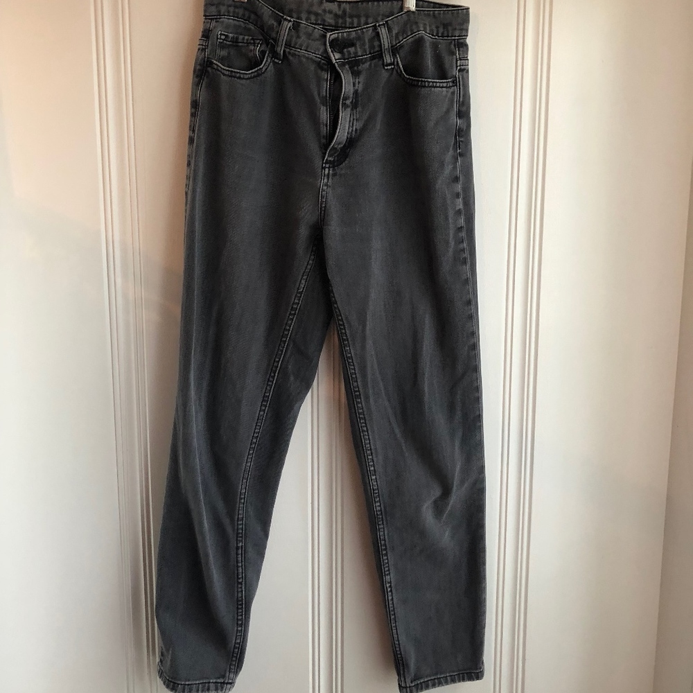 urban outfitters mom jeans